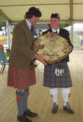 Pete Tait accepting 6th place trophy, Cowal 2007